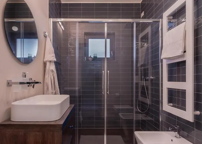 Big With Private Courtyard Apartament