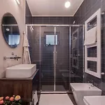 Big With Private Courtyard 아파트